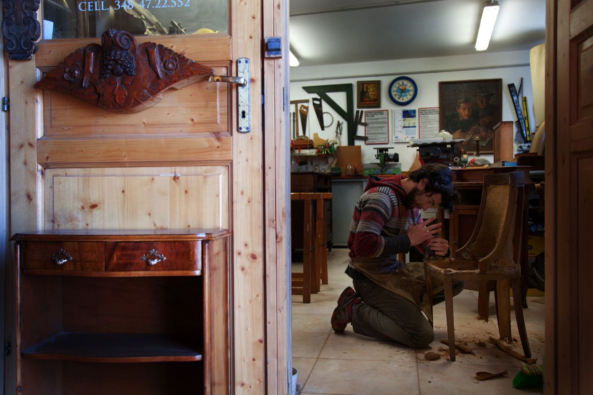 Handwerk in der Restaurierungs-Werkstatt